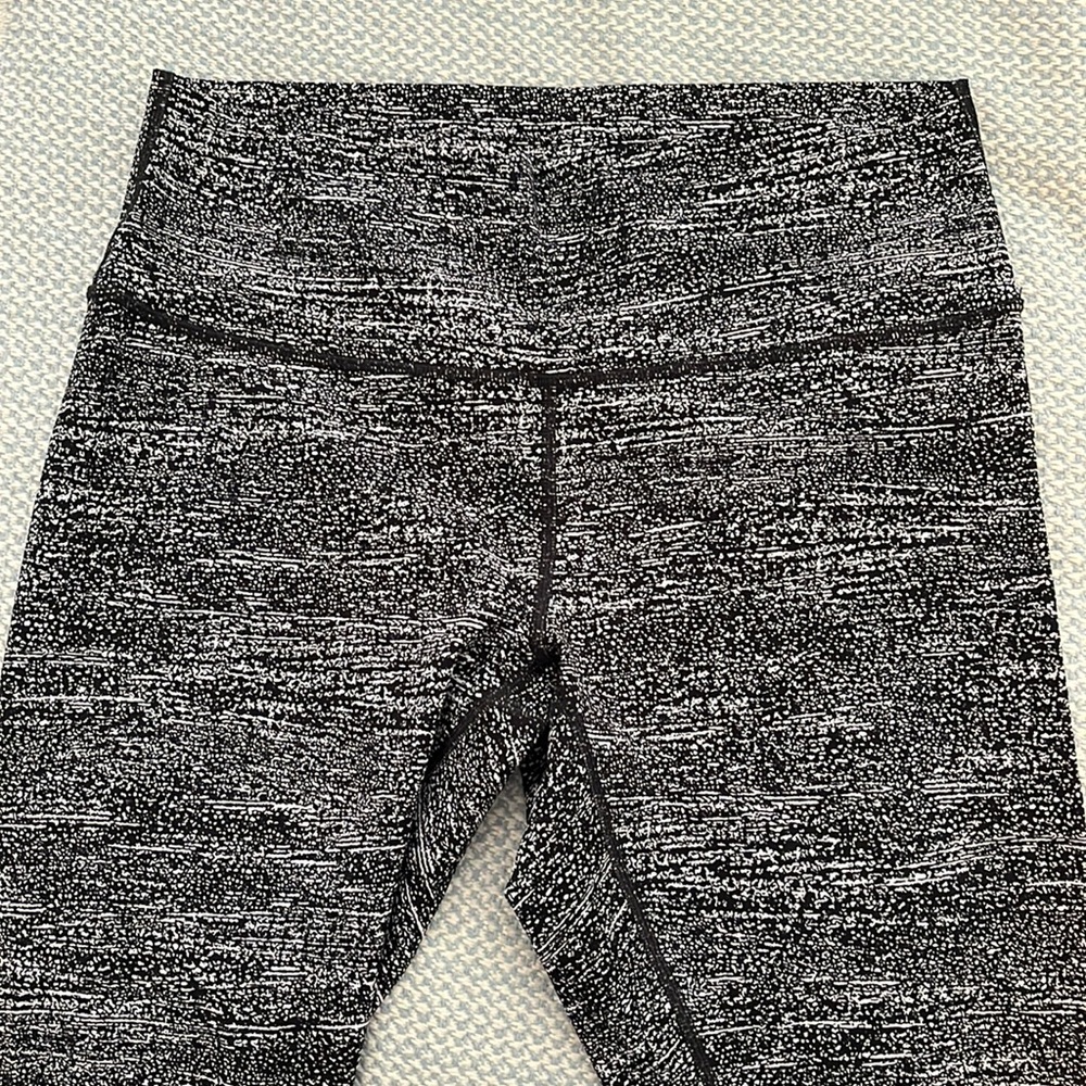 Lululemon 3/4 length yoga pants size 12